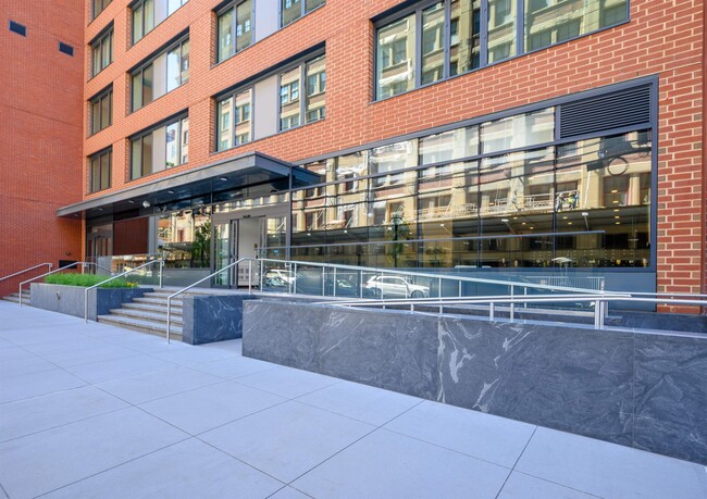 Building Photo - 155 Bay St