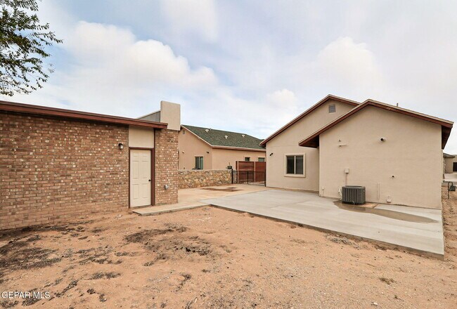 Building Photo - 14373 Tobe Davis Dr