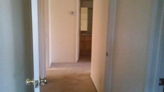 Building Photo - 3 bedroom in Victorville CA 92394