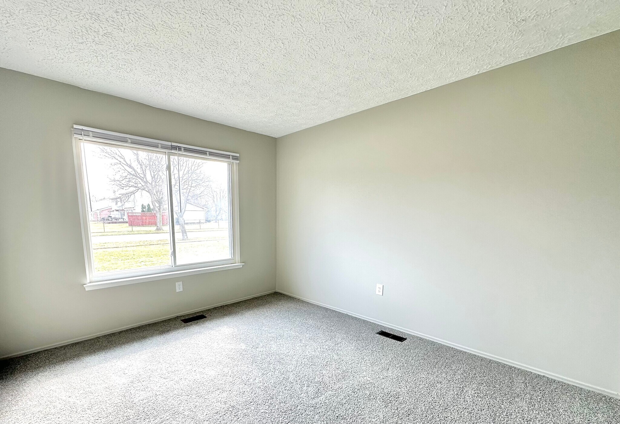 Building Photo - 537 Randall Dr