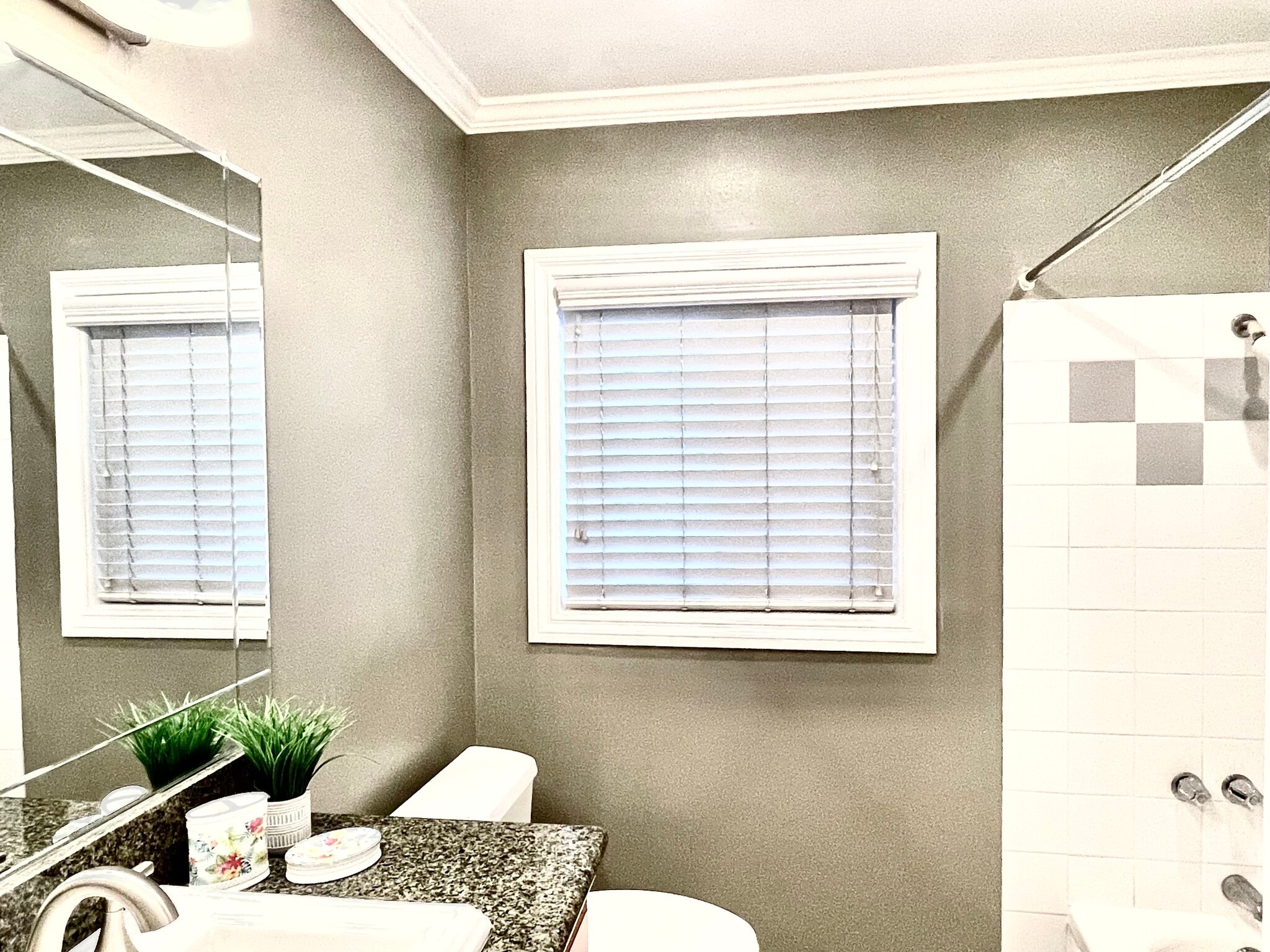 Building Photo - 8781 La Grand Ave