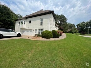 Building Photo - 3487 Sheridan Chase SE