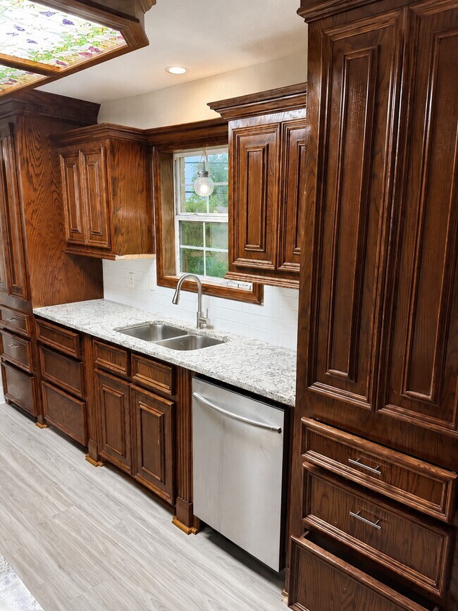 Building Photo - 24207 Shellbrook Dr