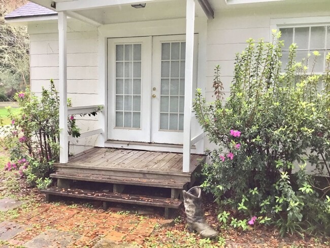 Building Photo - F&N FAIRHOPE COTTAGE