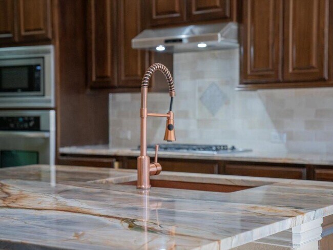 Building Photo - 26618 Camden Chase