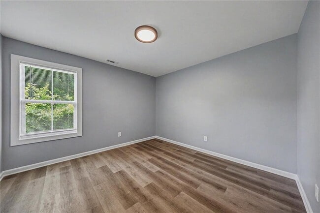 Building Photo - 411 Hardy Ave SW