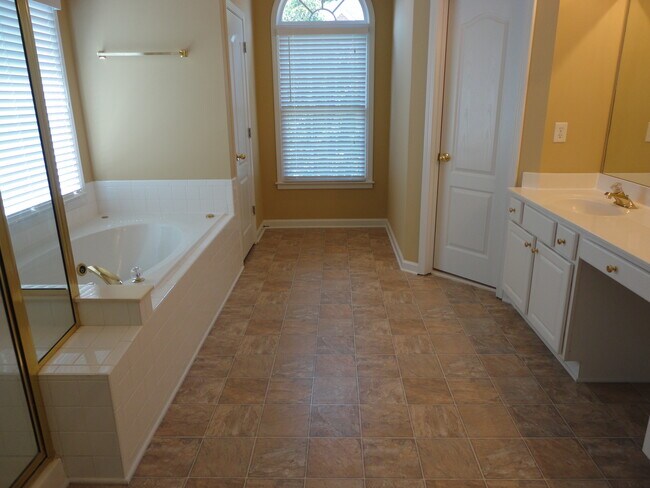 Building Photo - 697 Mountain Oaks Parkway