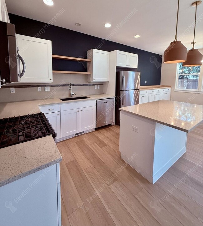 Building Photo - Modern 3 BR home in NE Bend near Orchard Park