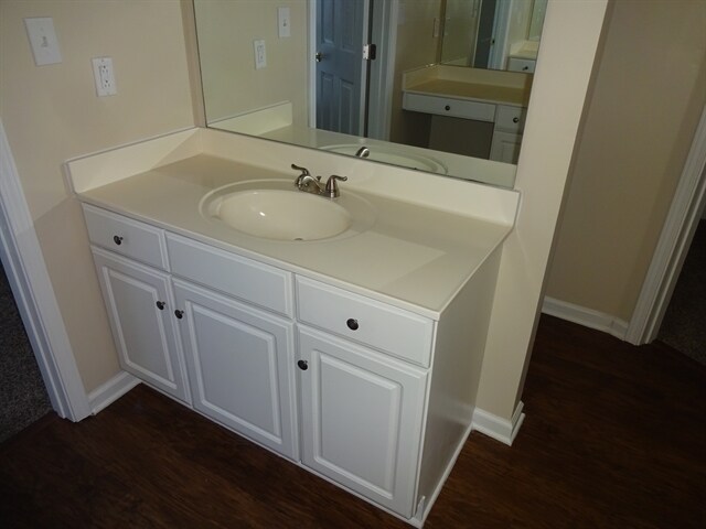 Building Photo - 2880 Camelot Woods Dr