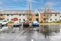 Building Photo - 211 Ravens Crest Dr