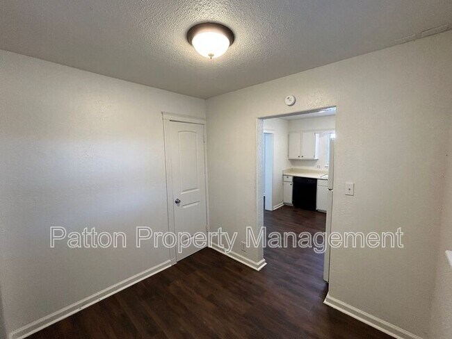 Building Photo - 911 S Mississippi St