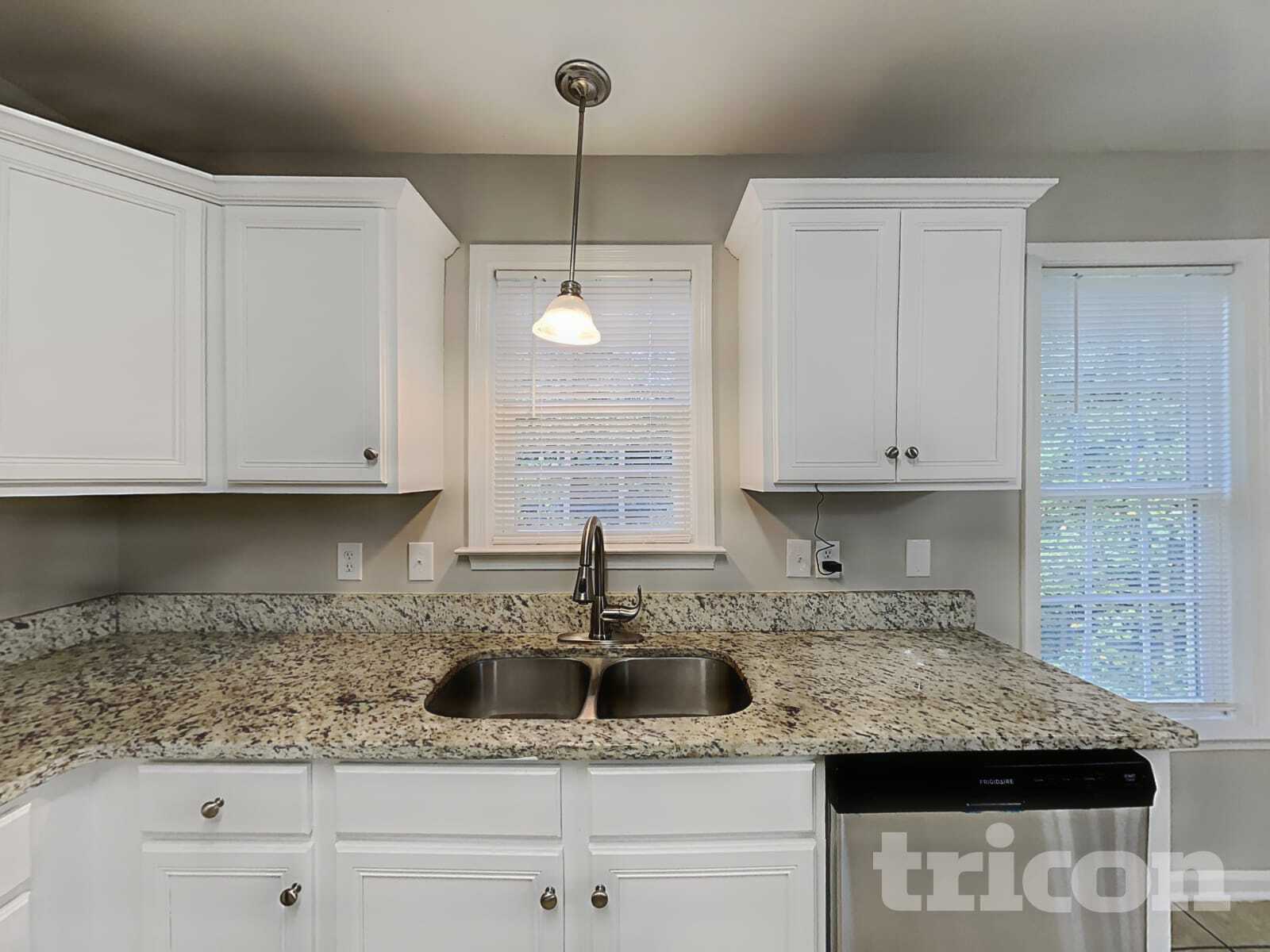Building Photo - 3012 Brittany Dr