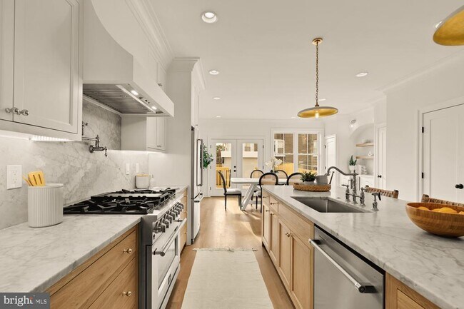 Building Photo - 4830 8th St NW