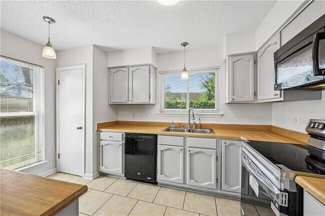 Building Photo - 103 Candy Cir