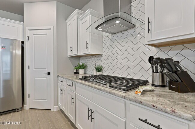 Building Photo - 824 Paseo Solar Dr