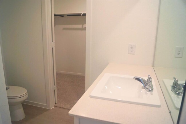 Building Photo - 243 Lisa Marie Dr