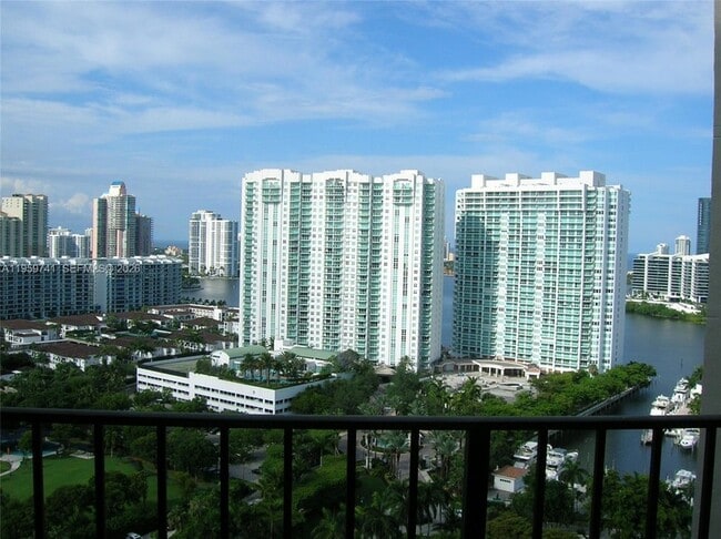 Building Photo - 18181 NE 31st Ct