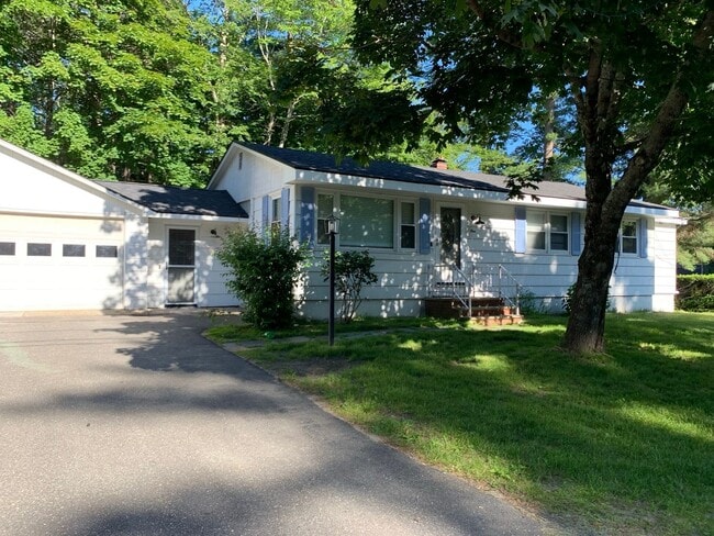 Primary Photo - 3 Bed 1 Bath House Topsham