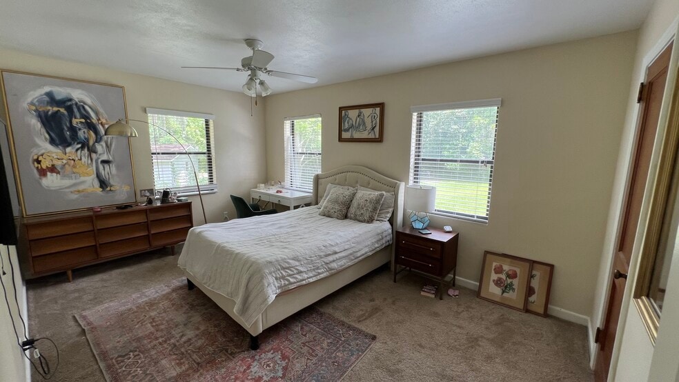 Building Photo - 5702 Cedar Forest Dr S