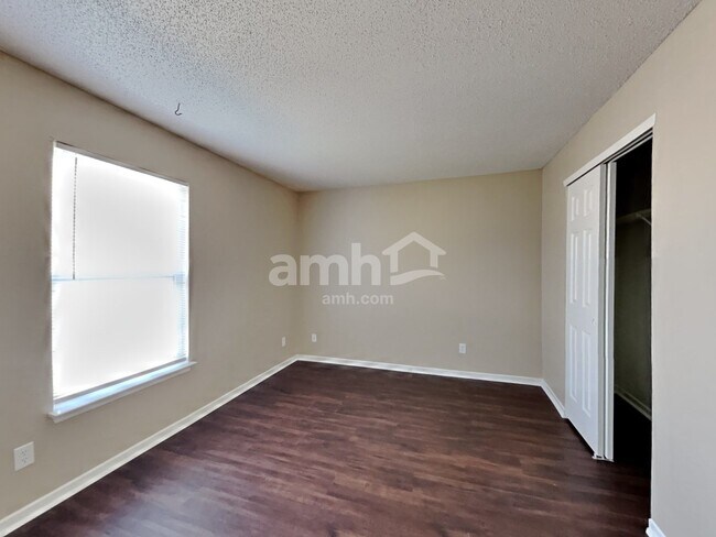 Building Photo - 10914 Cyrus Dr
