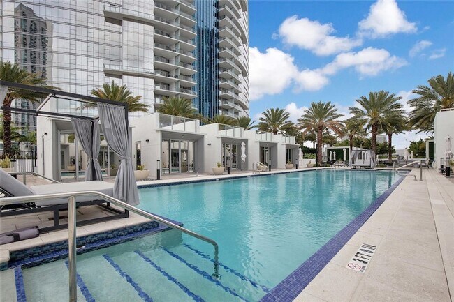 Building Photo - 851 NE 1st Ave