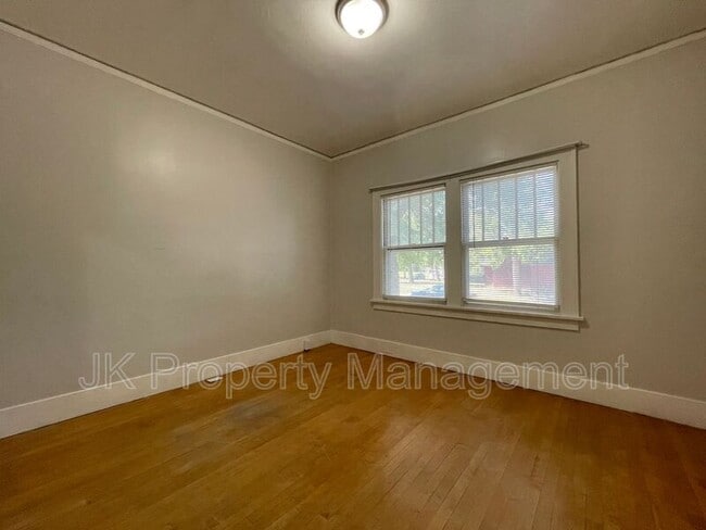 Building Photo - 305 25th St N