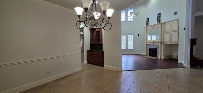 Building Photo - 1001 Llano Trce