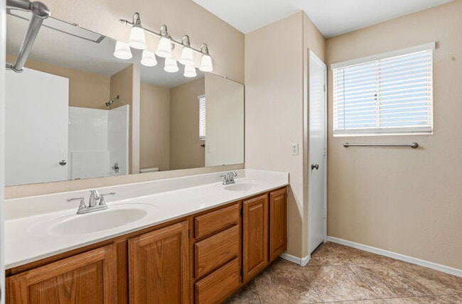 Building Photo - 1295 N Blackstone Dr