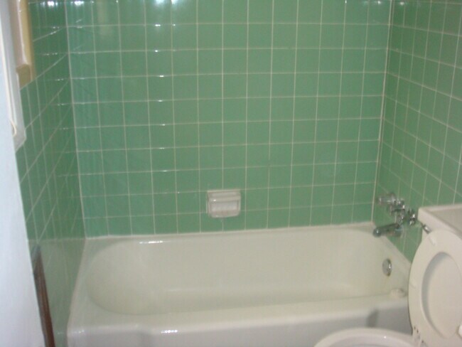 Building Photo - 985 Greenwood Ave NE