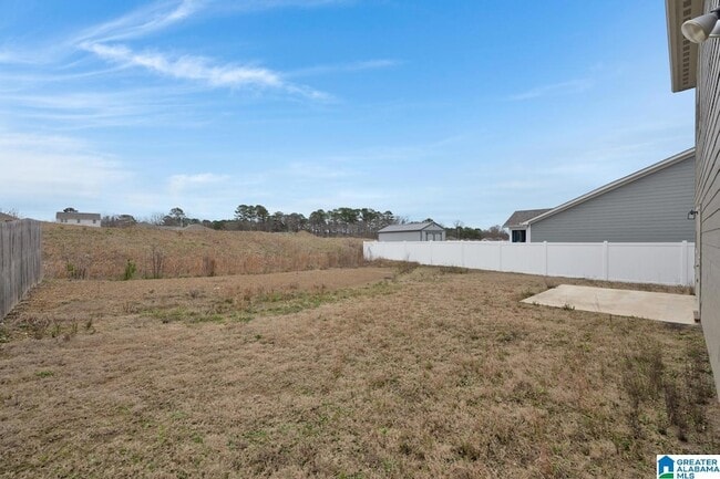 Building Photo - 170 Kings Wy