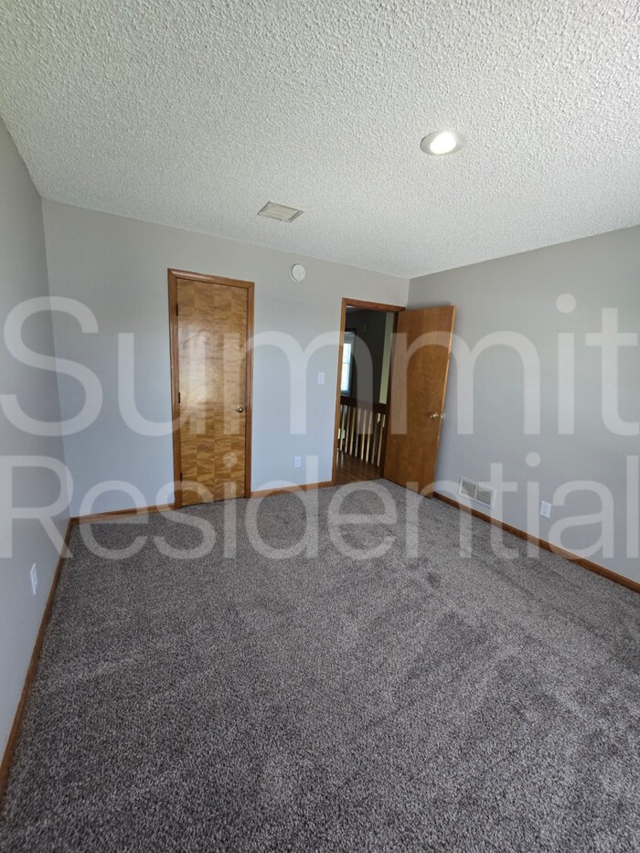 Building Photo - 6636 W 152nd St