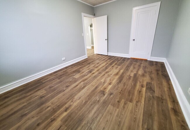 Building Photo - 695 Vernon Ave