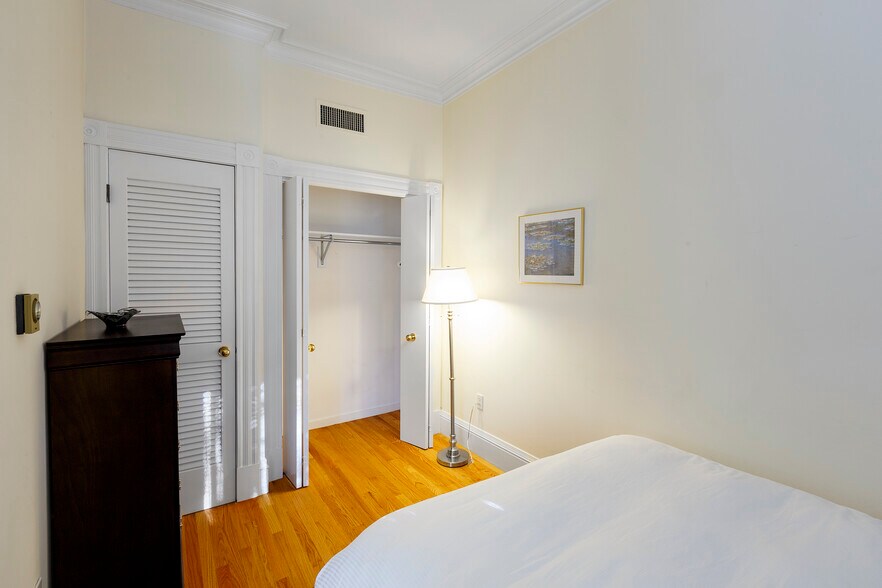 Building Photo - 387 Commonwealth Ave