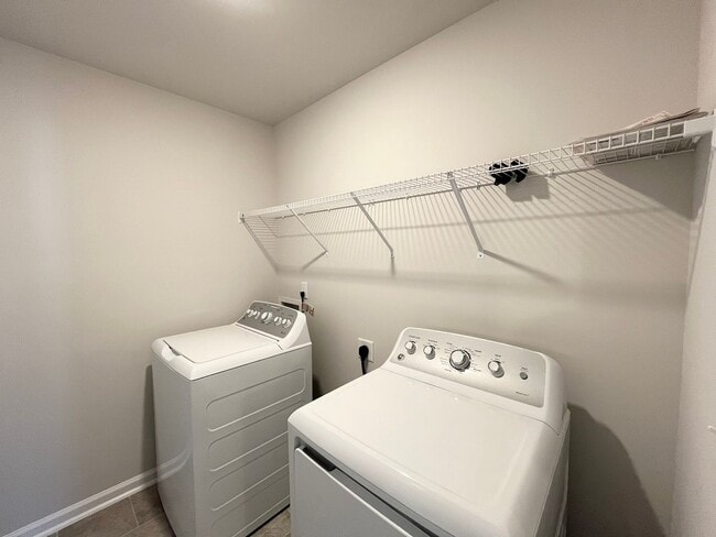 Building Photo - Stunning 4BD, 3BA Durham Home within Close Proximity to RDU Airport, Brier Creek, and Downtown Du...