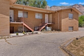Building Photo - 7th St Units