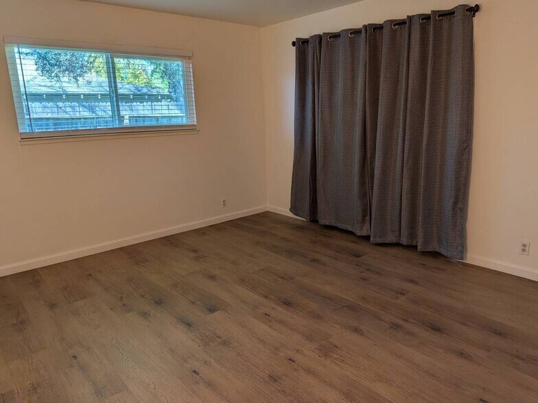 Building Photo - 9277 Corinthian Cir