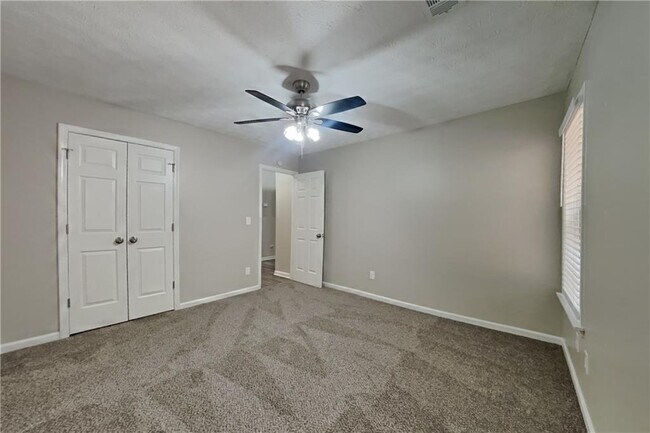 Building Photo - 5415 Windcrest Ln