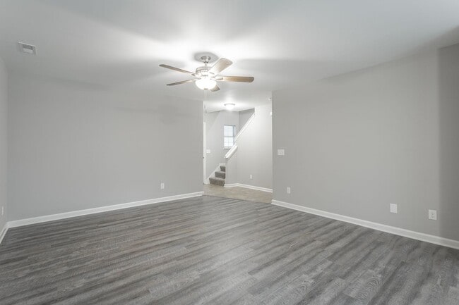 Building Photo - 2 Bedroom, 2 Bath townhome in East Brainerd!