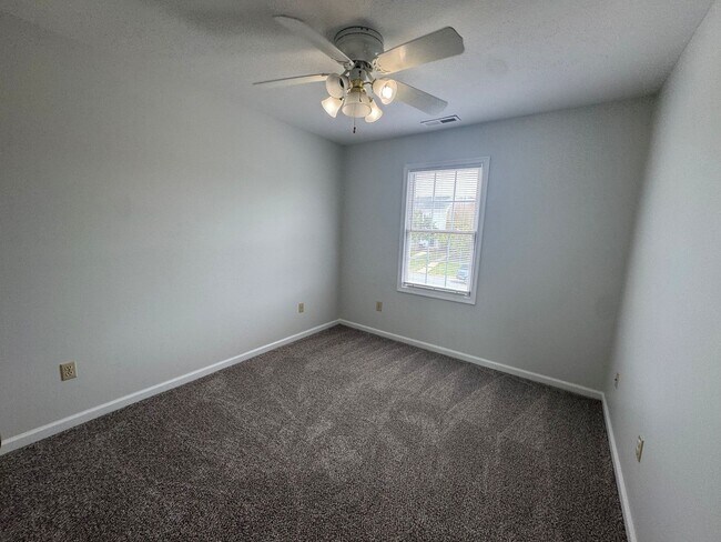 Building Photo - 1058 Oriole Ln