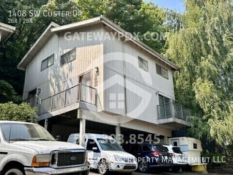Building Photo - 1408 SW Custer Dr