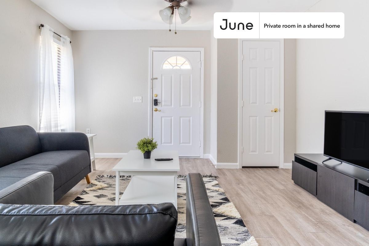 Building Photo - Room in Shared 3 bed/2 bath home