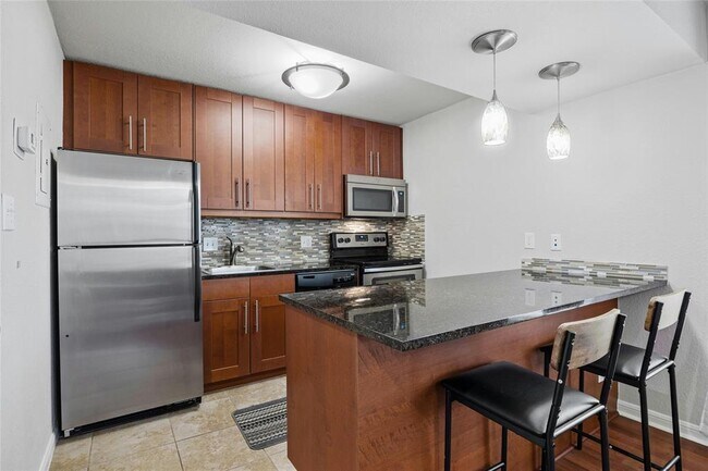 Building Photo - 7685 Northcross Dr
