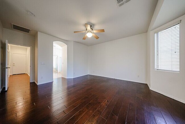 Building Photo - Welcome to this stunning 3-bedroom, 2-bath...