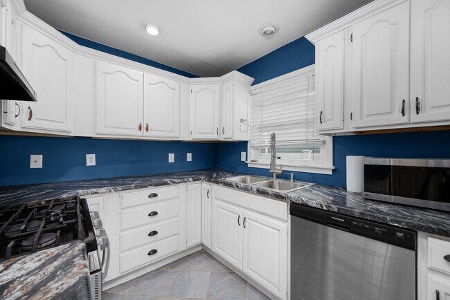 Building Photo - 1815 Cody St