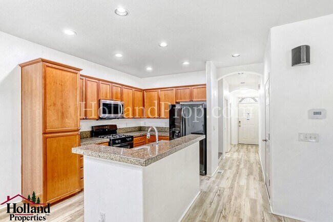 Building Photo - Impressive 4 bedroom home in Hillsboro