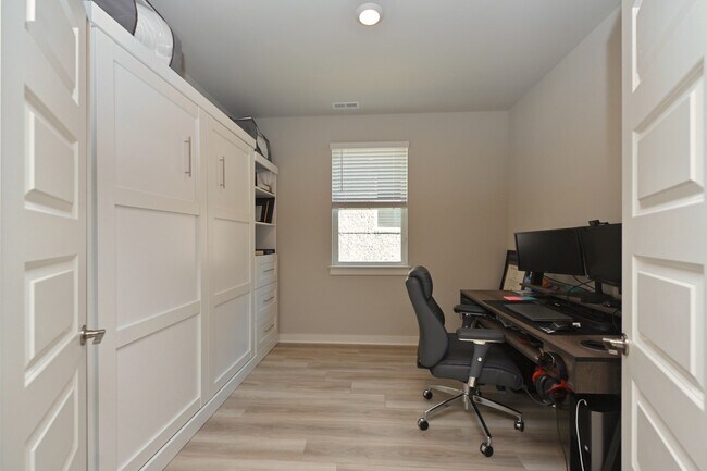 Building Photo - 449 Golden Mdw Ln