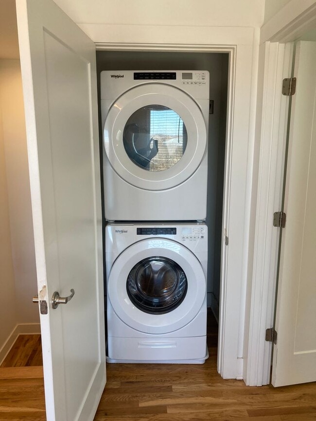 Building Photo - 3 bedroom, 3.5 bath, Spacious & Open Floor...