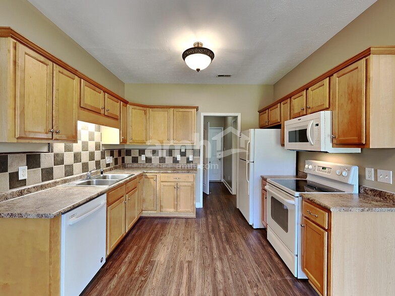 Building Photo - 711 Riata Ct