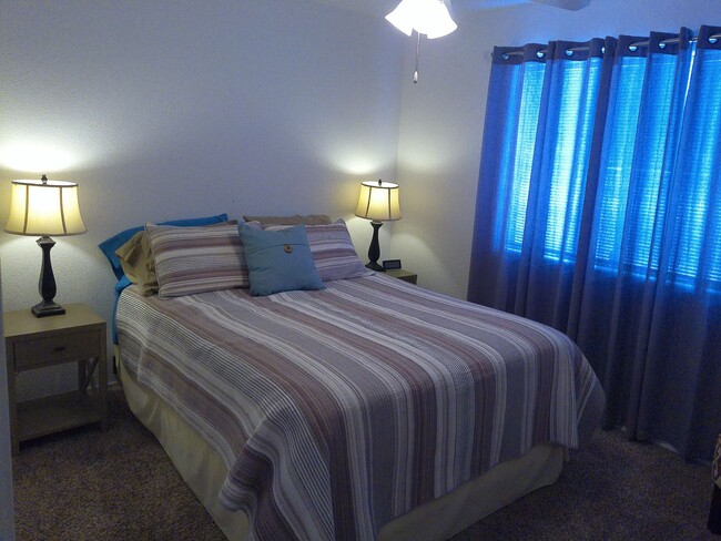 Building Photo - Seasonal Winter Rental Nov 1st to April 30...