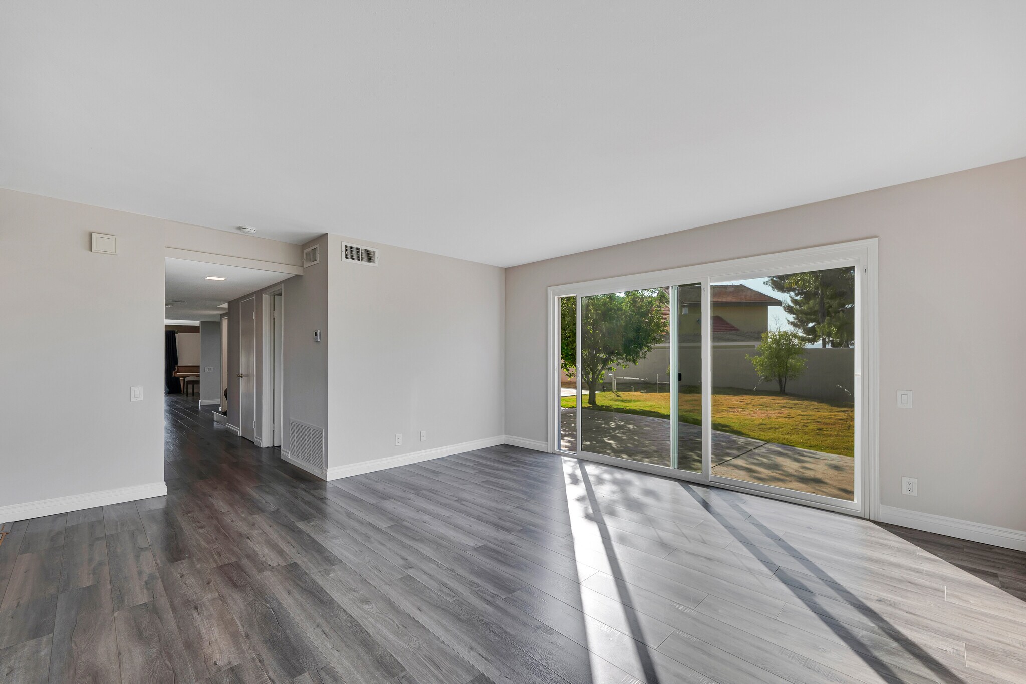 Building Photo - 4352 Park Corona